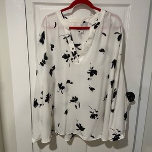 4X white blouse with flowers